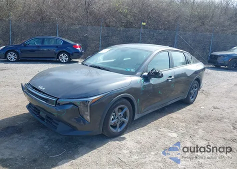 2025 Kia K4 Lxs из США, поврежденный, VIN 3KPFT4DE0SE024145